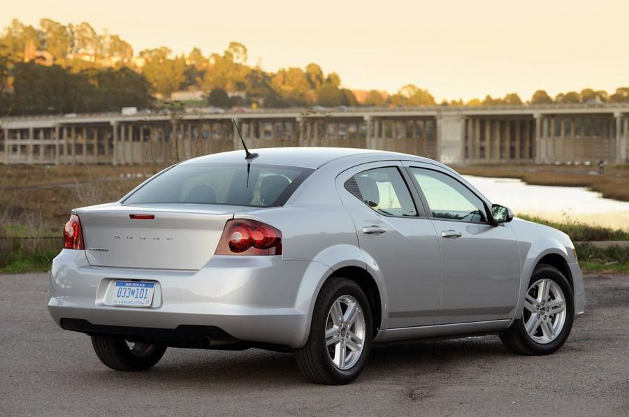  Dodge Avenger 2011 года  (фото 5 из 61)